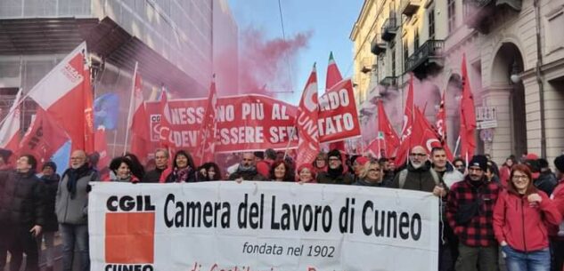 La Guida - Mille lavoratori cuneesi in corteo a Torino per lo sciopero, altissima adesione nelle aziende