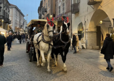 La Guida - Babbo Natale e i suoi elfi, spettacoli, mercato in piazza Galimberti e laboratori