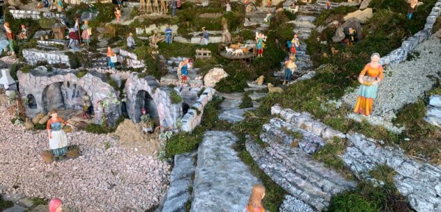 La Guida - Ecco il presepe meccanico di San Rocco Bernezzo (video)