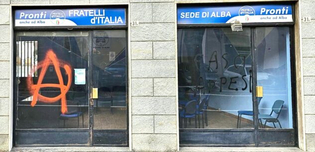 La Guida - Atti di vandalismo sulle sedi di Fratelli d’Italia e della Lega ad Alba