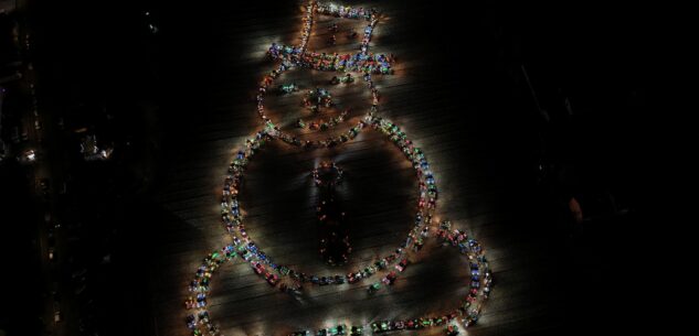 La Guida - Si ripetono gli spettacolari auguri dei “Christmas Tractor”