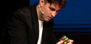 Spettacolo di magia con il cubo di Rubik La Guida - Spettacolo di magia con il cubo di Rubik