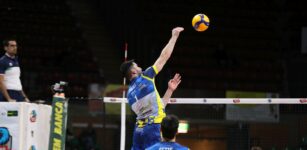 Volley, Pinali out un mese e mezzo per infortunio. Costamagna: “Farò le mie valutazioni” (VIDEO) La Guida - Volley, Pinali out un mese e mezzo per infortunio. Costamagna: “Farò le mie valutazioni” (VIDEO)