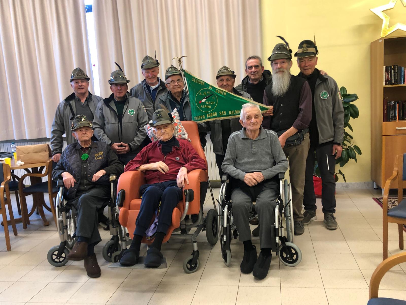Borgo, gli alpini in visita alla casa di riposo