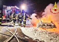 La Guida - Auto elettrica prende fuoco a Narzole