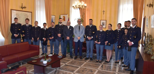 La Guida - Il Questore di Cuneo incontra 16 poliziotti neo assegnati alla Questura