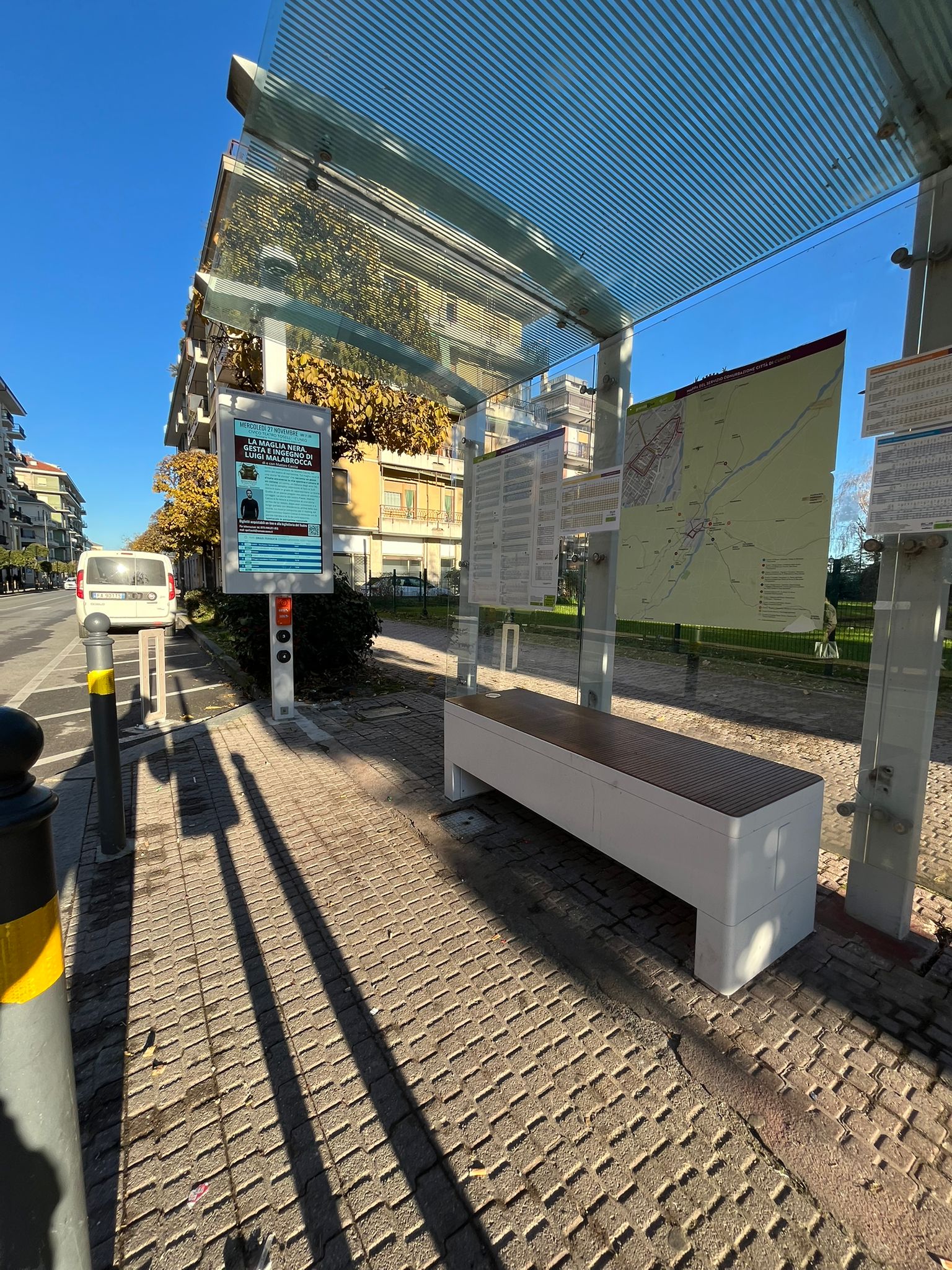 Cuneo, posate le nuove paline con ricarica e monitor