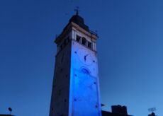 La Guida - Cuneo, torre civica illuminata di blu