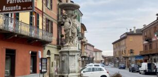 La Guida - Caraglio, la fontana delle Tre Grazie illuminata di blu