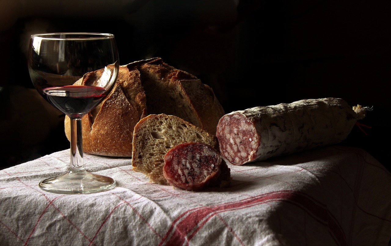 pane, salame, vino