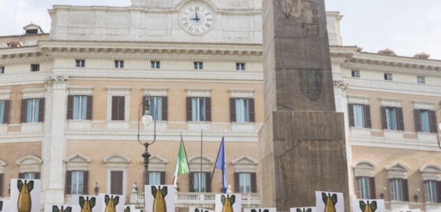 La Guida - In un ordine del giorno del Consiglio comunale a Cuneo arriva la campagna “Basta favori ai mercanti di armi”