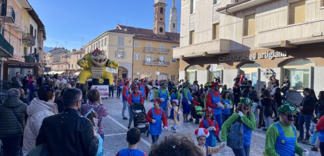 La Guida - Caraglio, oltre 900 partecipanti per dieci gruppi mascherati al Carnevale