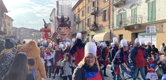 La Guida - Caraglio, il Carnevale porta allegria in centro al paese (video e foto)