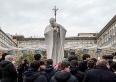 La Guida - Papa Francesco colpito da una nuova crisi respiratoria