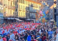 La Guida - Dieci carri e centinaia di figuranti alla sfilata del 97° Carnevale di Saluzzo 