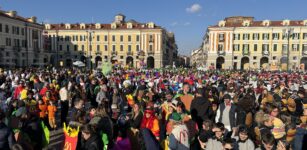 La Guida - Carnevale di Cuneo: la classifica completa e le immagini di tutti i carri e i gruppi mascherati (VIDEO)