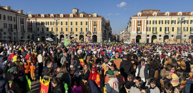 La Guida - Carnevale di Cuneo: la classifica completa e le immagini di tutti i carri e i gruppi mascherati (VIDEO)