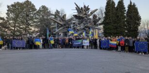 La Guida - 300 persone ieri a Cuneo alla manifestazione per l’Europa e l’Ucraina