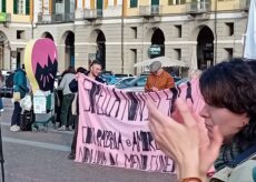 La Guida - In piazza a Cuneo contro la violenza di genere, la guerra e il patriarcato