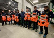 La Guida - Grazie a un contributo del Bim acquistati gilet ad alta visibilità per le squadre Aib