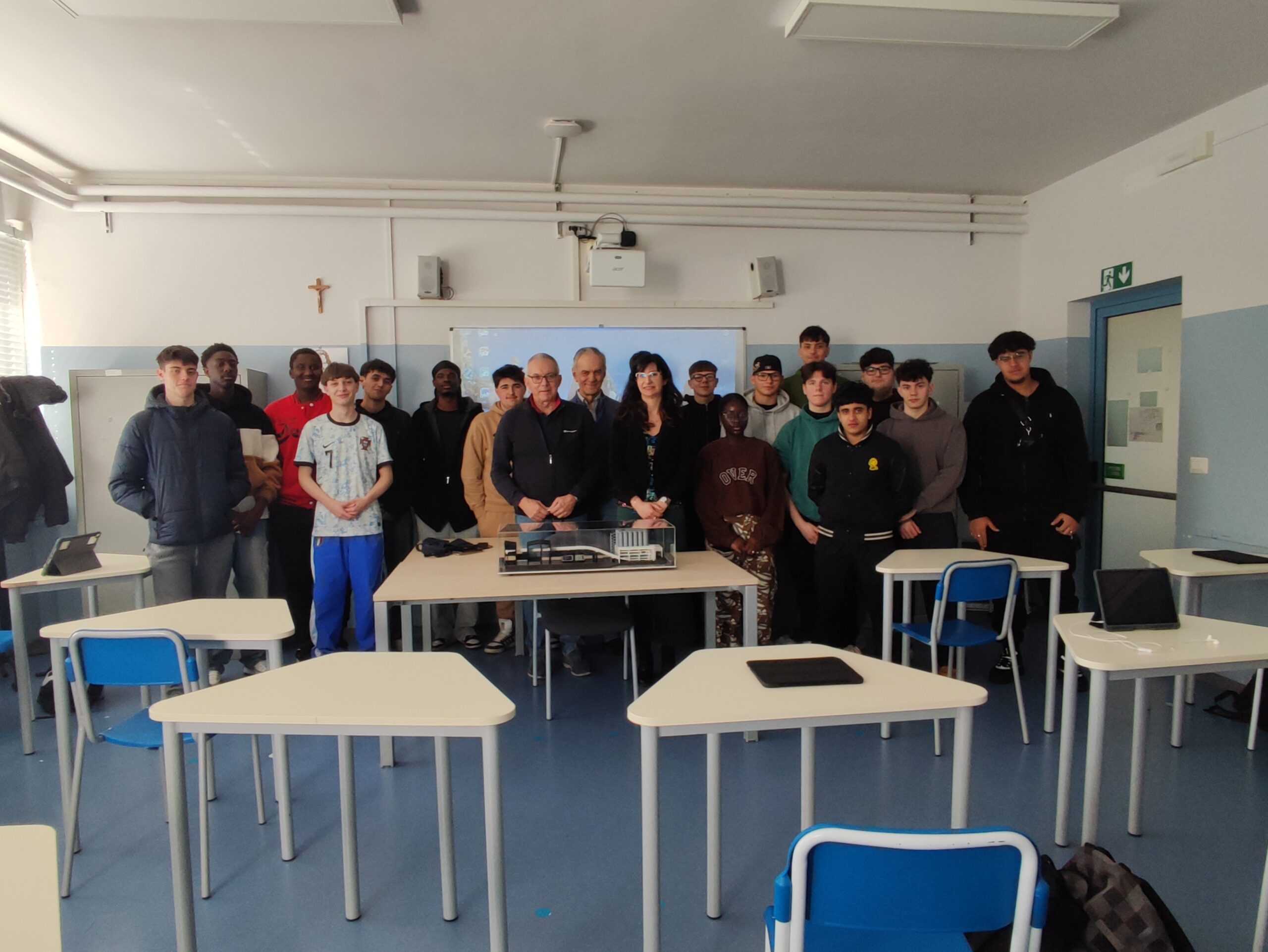 Maestri del lavoro a scuola dai ragazzi, in Afp per parlare di Michelin