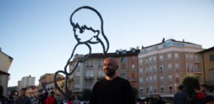 Nuova illuminazione per la scultura “Alba” di Valerio Berruti La Guida - Nuova illuminazione per la scultura “Alba” di Valerio Berruti
