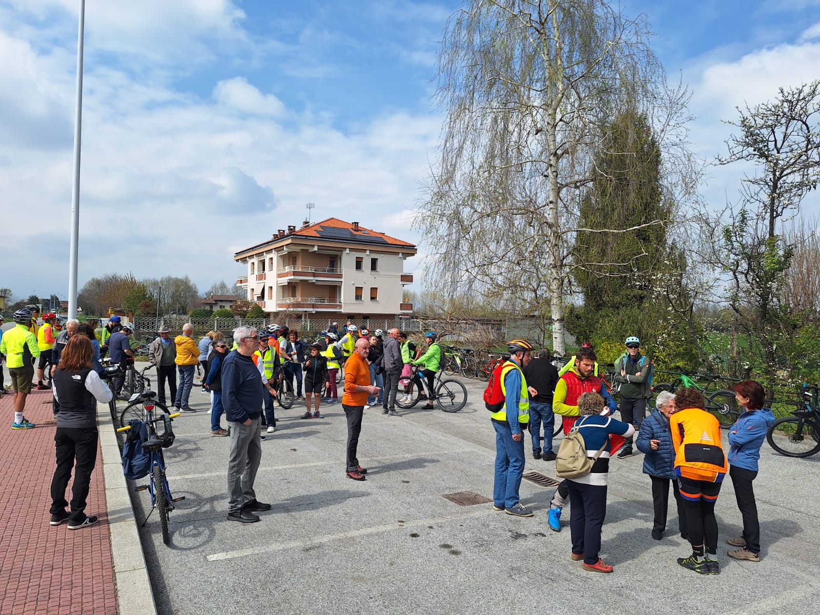 Una pedalata in ricordo delle vittime di eccidi nell’Oltrestura