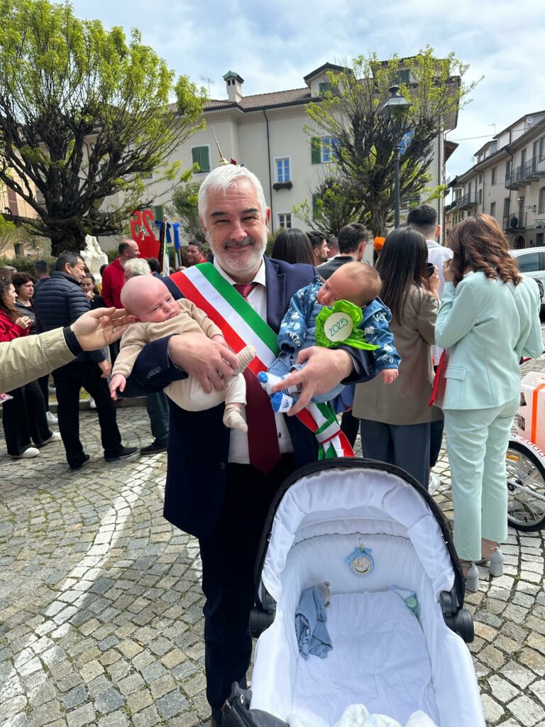 Peveragno leve bimbi un mese