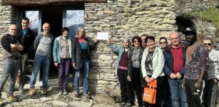 La Guida - Una targa in ricordo dei coniugi Arndt Lothar e Maria Schneider