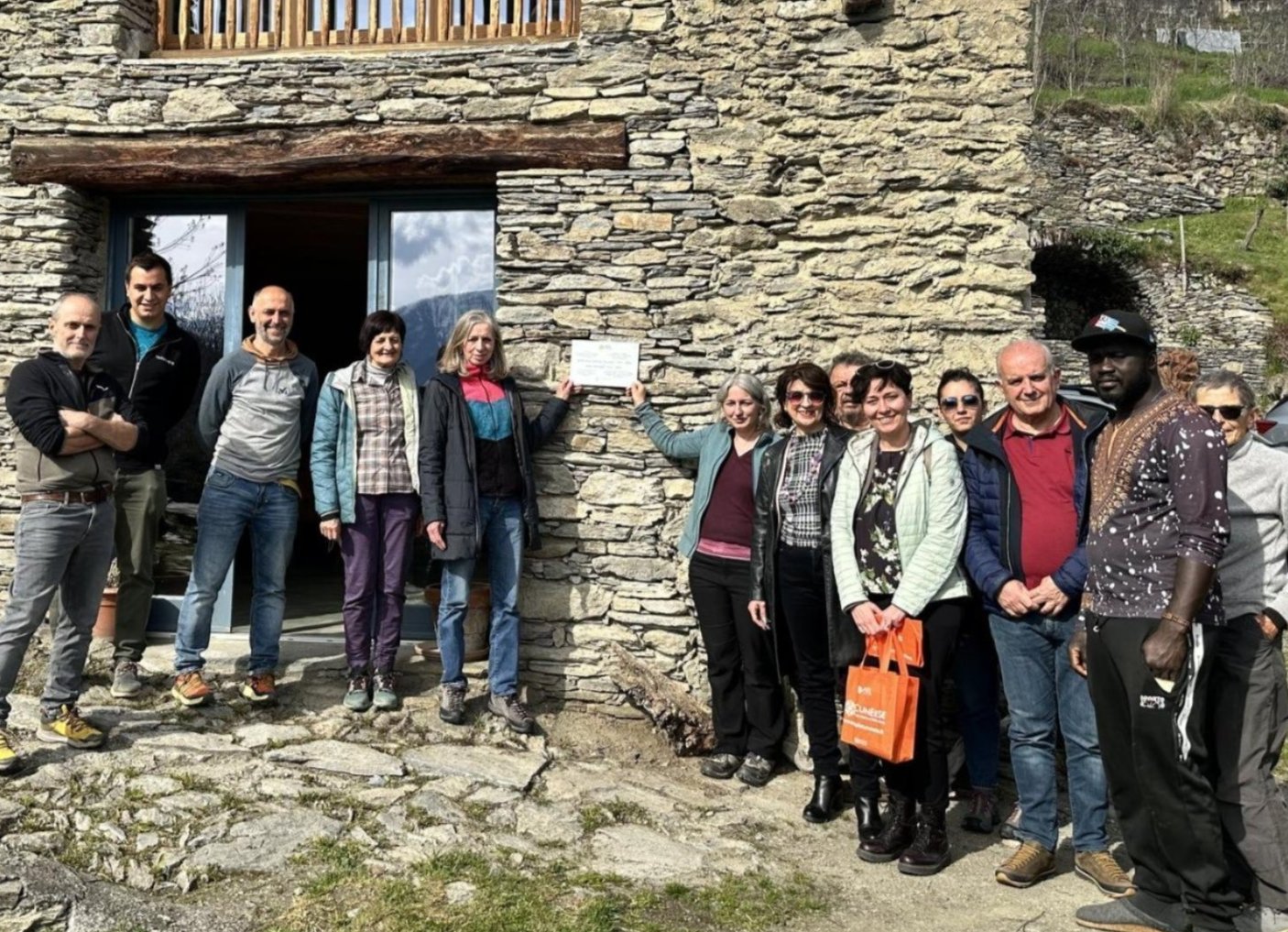 Una targa in ricordo dei coniugi Arndt Lothar e Maria Schneider