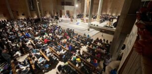 Cuneo, mille adolescenti sono partiti per il Giubileo a Roma (foto, video) La Guida - Cuneo, mille adolescenti sono partiti per il Giubileo a Roma (foto, video)