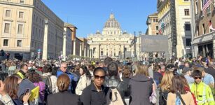 Giubileo, adolescenti cuneesi al funerale del Papa La Guida - Giubileo, adolescenti cuneesi al funerale del Papa