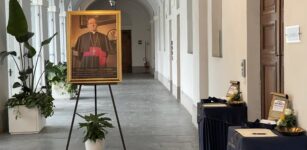 La Guida - Mons. Cavallotto, la camera ardente in Vescovado nuovo