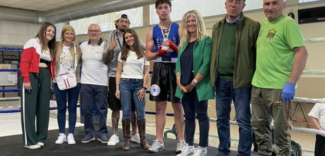 La Guida - Il revellese Leonardo Kola è campione regionale dei pesi massimi nel ricordo di Nicolò