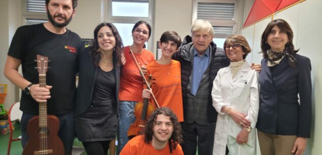 Uto Ughi in Pediatria a Savigliano con la “Fabbrica dei Suoni” La Guida - Uto Ughi in Pediatria a Savigliano con la “Fabbrica dei Suoni”