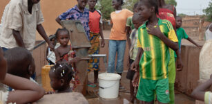 Balli occitani per l’acqua in Kenya La Guida - Balli occitani per l’acqua in Kenya