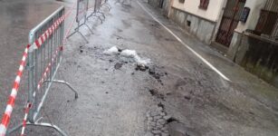 Cedimento fognario in via San Giovanni, strada chiusa La Guida - Cedimento fognario in via San Giovanni, strada chiusa
