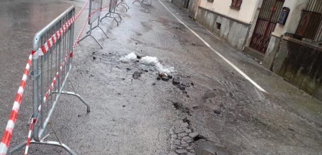 La Guida - Cedimento fognario in via San Giovanni, strada chiusa