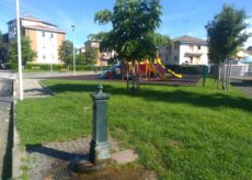 La Guida - Cuneo, si taglia l’erba lungo marciapiedi, aiuole e nelle aree verdi
