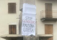 La Guida - Paesana, appesi nella notte alcuni teli “pro Palestina”
