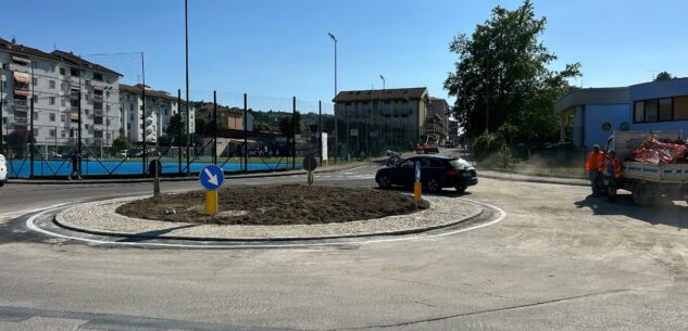 La Guida - Alba: riapertura al traffico della rotatoria tra via Rio Misureto e via Verdi