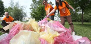 33 tonnellate di rifiuti raccolti in 175 Comuni da 20.000 volontari La Guida - 33 tonnellate di rifiuti raccolti in 175 Comuni da 20.000 volontari