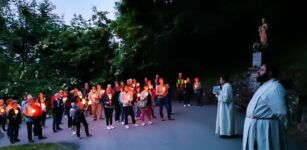 La Guida - Caraglio, in tanti alla fiaccolata al Santuario del Castello (foto)
