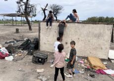 La Guida - Simone e il suo lavoro nel campo Rom di Giugliano: l’assenza delle istituzioni e il servizio di Migrantes