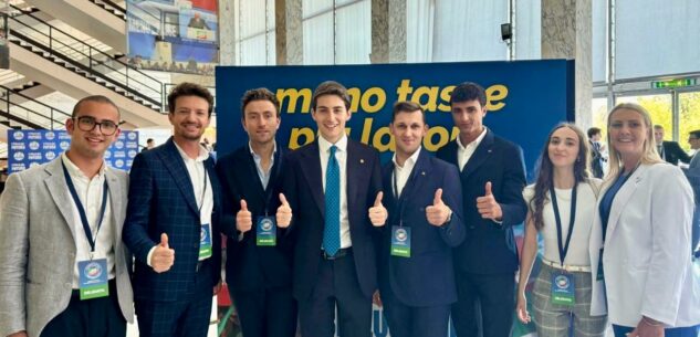 La Guida - Al congresso nazionale di Forza Italia giovani c’era anche un gruppo di cuneesi