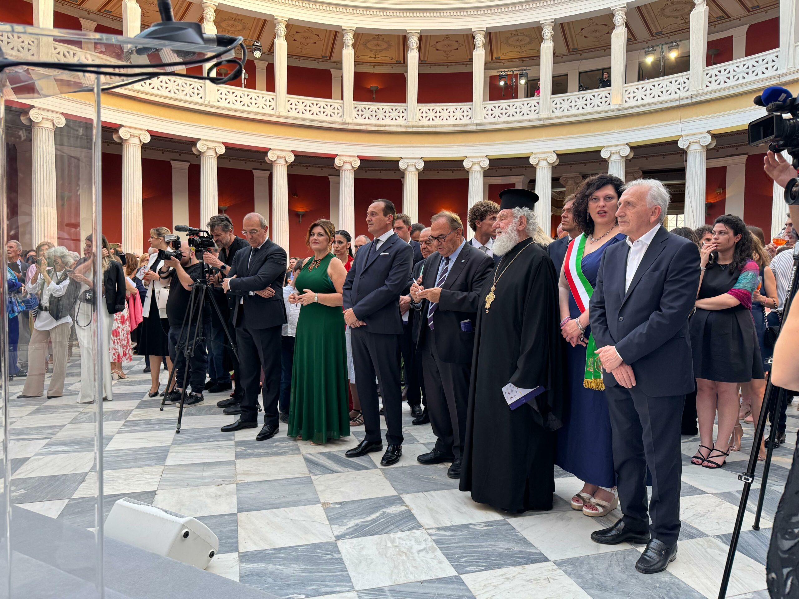 La vicesindaca di Savigliano vola in Grecia con Cirio per ricordare Santorre di Santa Rosa