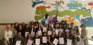 Consegne dei diplomi per i liceali cuneesi della curvatura biologica La Guida - Consegne dei diplomi per i liceali cuneesi della curvatura biologica