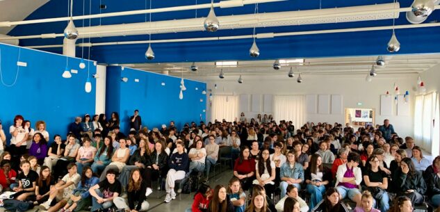 Oltre 700 studenti di Cuneo al Salone del volontariato La Guida - Oltre 700 studenti di Cuneo al Salone del volontariato