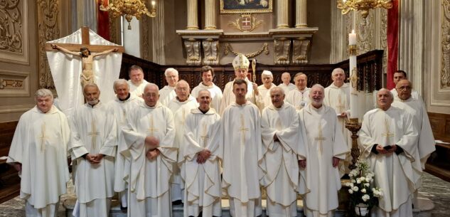 Ventidue sacerdoti cuneesi hanno festeggiato il loro anniversario di ordinazione La Guida - Ventidue sacerdoti cuneesi hanno festeggiato il loro anniversario di ordinazione