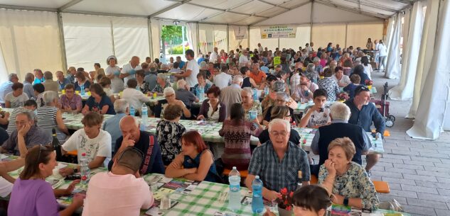 Borgo, in 270 al pranzo comunitario di Gesù Lavoratore La Guida - Borgo, in 270 al pranzo comunitario di Gesù Lavoratore